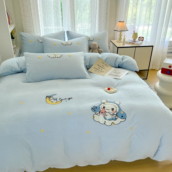 91家纺网 家纺一手货源 找家纺 恋佳居 2025新款卡通毛巾绣牛奶绒绣花四件套 月亮天使