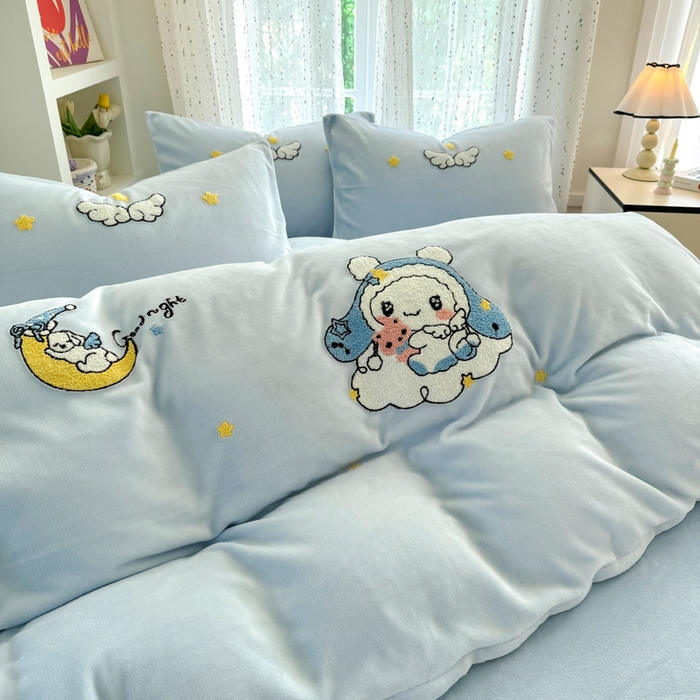 91家纺网 家纺一手货源 找家纺 恋佳居 2025新款卡通毛巾绣牛奶绒绣花四件套 月亮天使