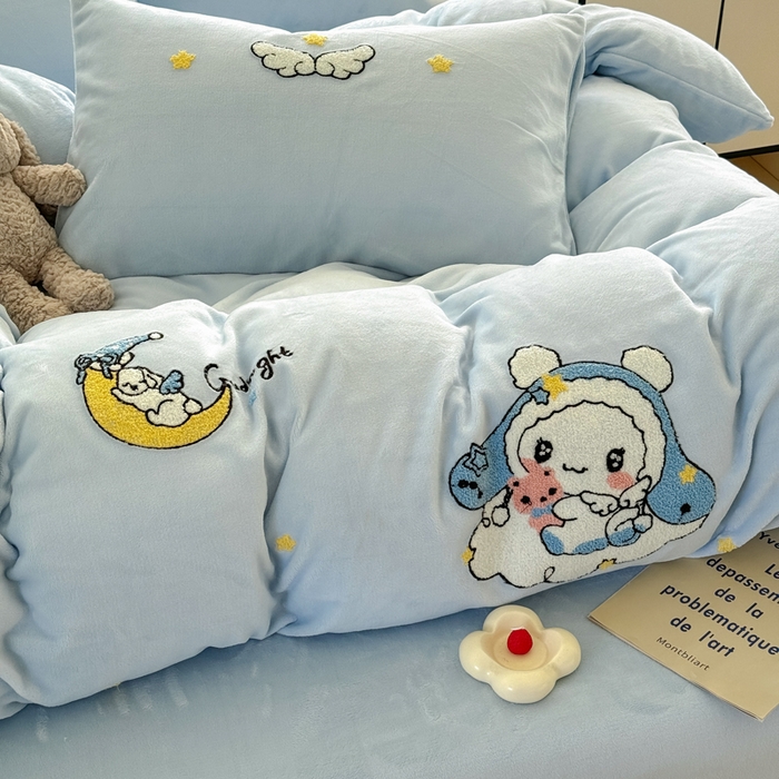 91家纺网 家纺一手货源 找家纺 恋佳居 2025新款卡通毛巾绣牛奶绒绣花四件套 月亮天使