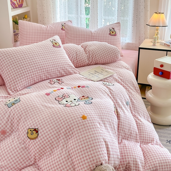 91家纺网 家纺一手货源 找家纺 恋佳居 2025新款卡通毛巾绣牛奶绒绣花四件套 甜品时光