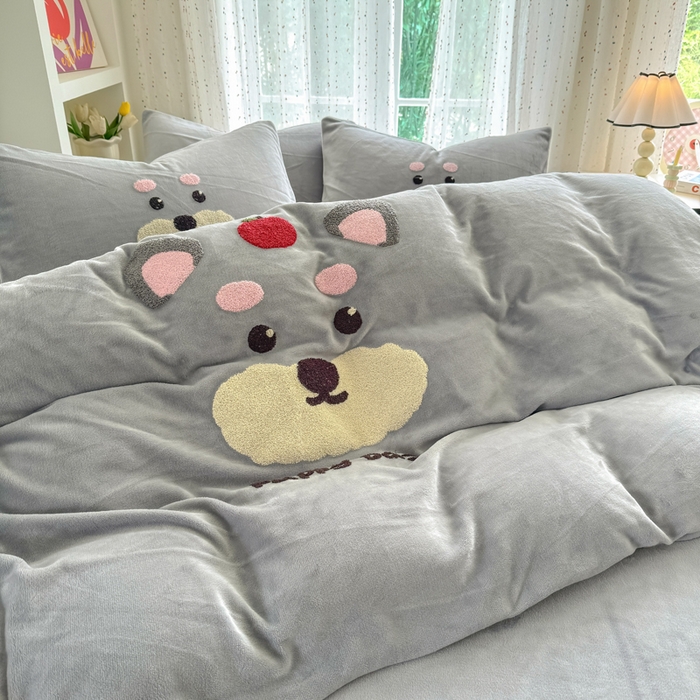 91家纺网 家纺一手货源 找家纺 恋佳居 2025新款卡通毛巾绣牛奶绒绣花四件套 可爱狗