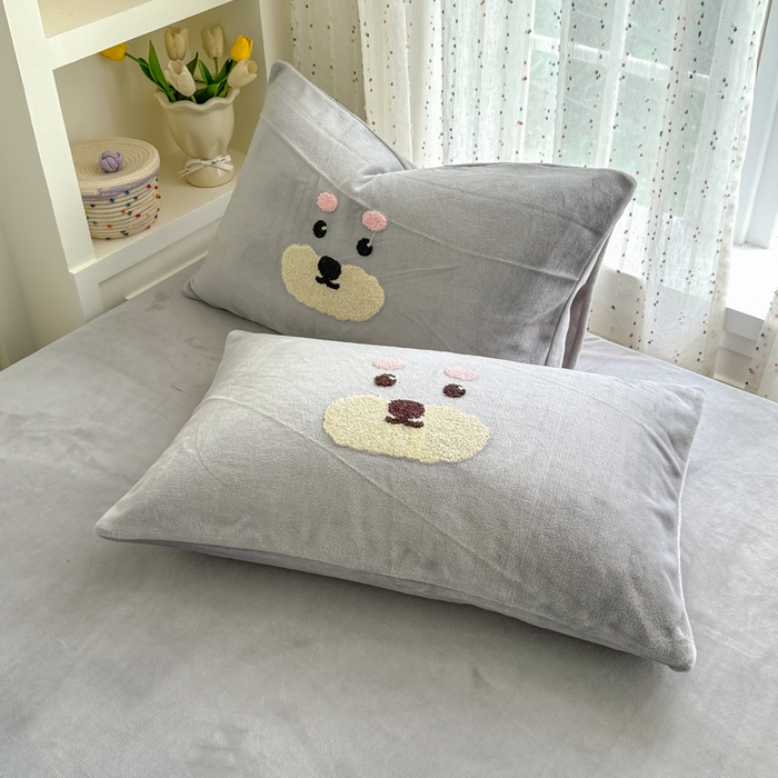 91家纺网 家纺一手货源 找家纺 恋佳居 2025新款卡通毛巾绣牛奶绒绣花四件套 可爱狗