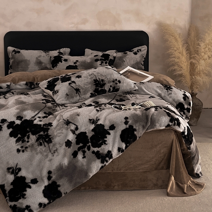 91家纺网 家纺一手货源 找家纺 铠畅家纺 2025新款美拉德风格兔毛绒床单四件套 美拉德-尘间玫瑰