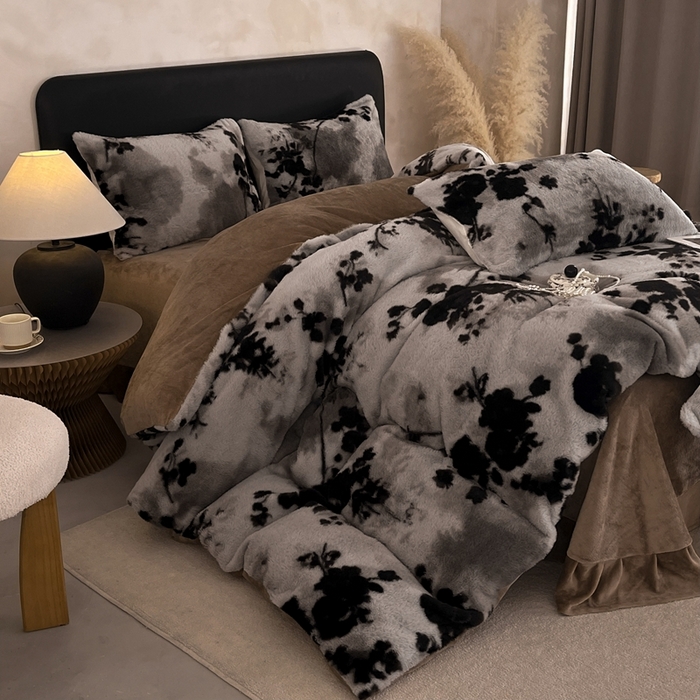 91家纺网 家纺一手货源 找家纺 铠畅家纺 2025新款美拉德风格兔毛绒床单四件套 美拉德-尘间玫瑰