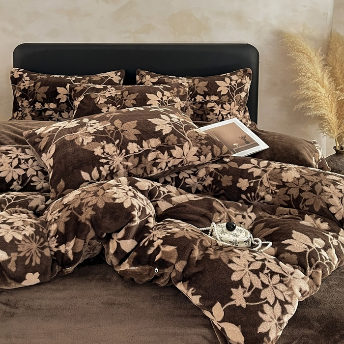 91家纺网 家纺一手货源 找家纺 铠畅家纺 2025新款美拉德风格兔毛绒床单四件套 美拉德-繁花