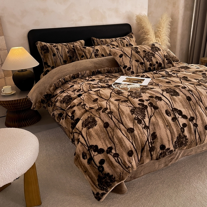 91家纺网 家纺一手货源 找家纺 铠畅家纺 2025新款美拉德风格兔毛绒床单四件套 美拉德-花影