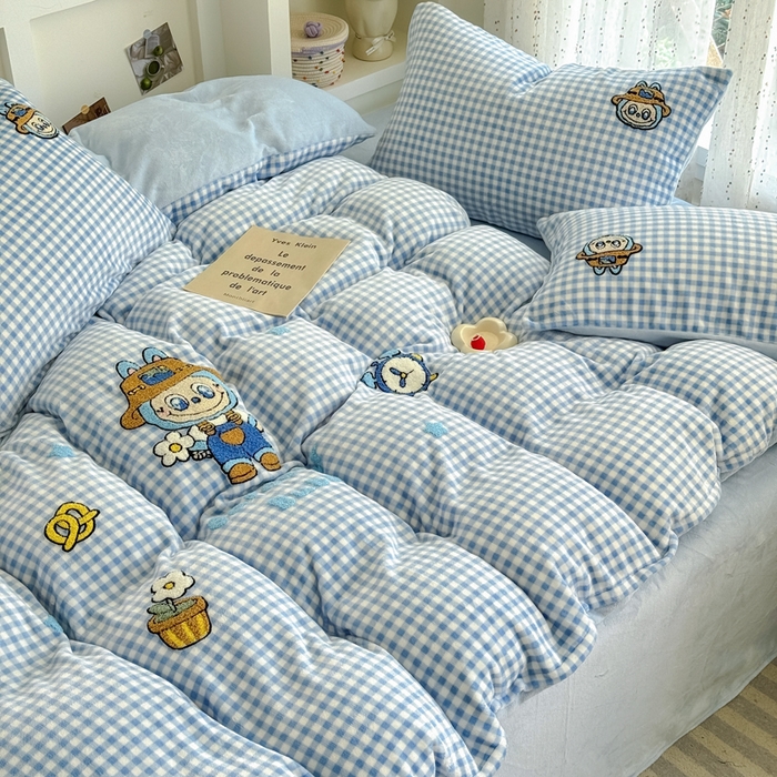 91家纺网 家纺一手货源 找家纺 恋佳居 2025新款卡通毛巾绣牛奶绒绣花四件套 花匠布布