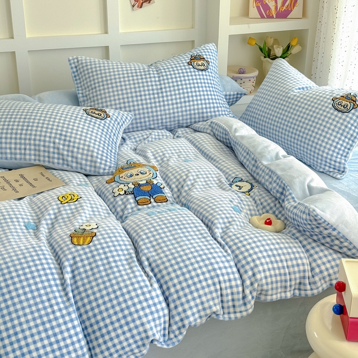 91家纺网 家纺一手货源 找家纺 恋佳居 2025新款卡通毛巾绣牛奶绒绣花四件套 花匠布布