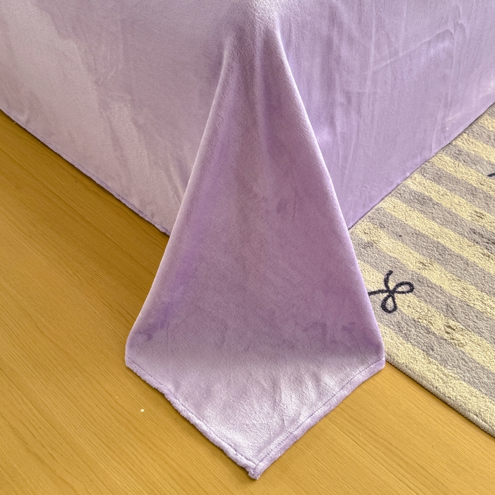 91家纺网 家纺一手货源 找家纺 恋佳居 2025新款卡通毛巾绣牛奶绒绣花四件套 蘑菇与狗-紫