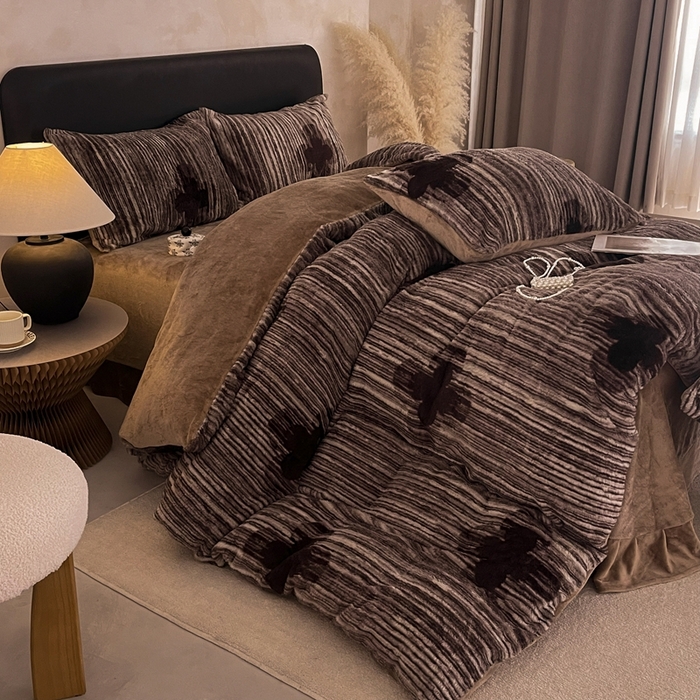 91家纺网 家纺一手货源 找家纺 铠畅家纺 2025新款美拉德风格兔毛绒床单四件套 美拉德-简爱