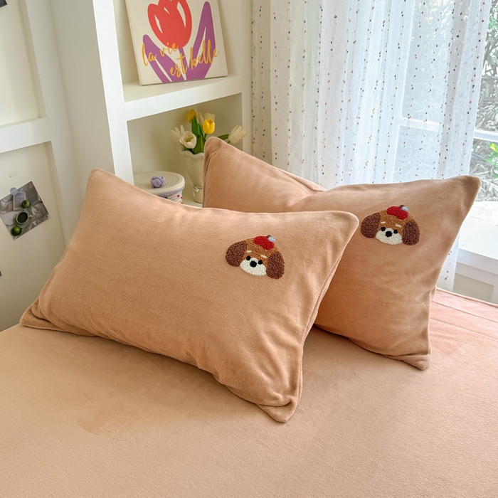 91家纺网 家纺一手货源 找家纺 恋佳居 2025新款卡通毛巾绣牛奶绒绣花四件套 音乐派对