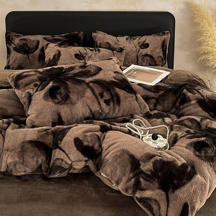 91家纺网 家纺一手货源 找家纺 铠畅家纺 2025新款美拉德风格兔毛绒床单四件套 美拉德-美幻