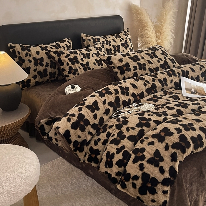 91家纺网 家纺一手货源 找家纺 铠畅家纺 2025新款美拉德风格兔毛绒床单四件套 美拉德-梦蝶咖