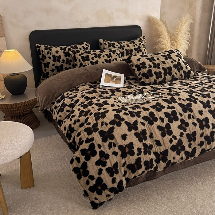 91家纺网 家纺一手货源 找家纺 铠畅家纺 2025新款美拉德风格兔毛绒床单四件套 美拉德-梦蝶咖