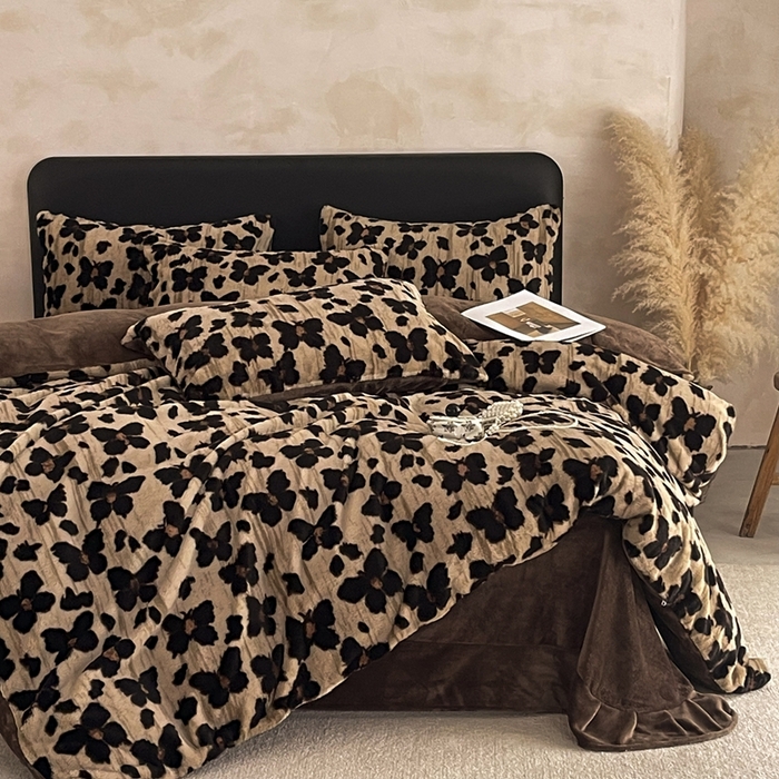 91家纺网 家纺一手货源 找家纺 铠畅家纺 2025新款美拉德风格兔毛绒床单四件套 美拉德-梦蝶咖