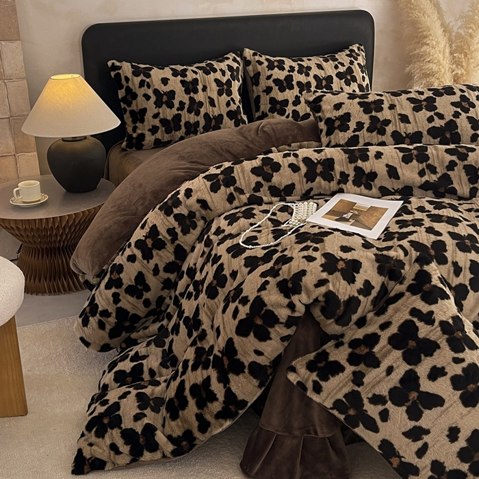 91家纺网 家纺一手货源 找家纺 铠畅家纺 2025新款美拉德风格兔毛绒床单四件套 美拉德-梦蝶咖