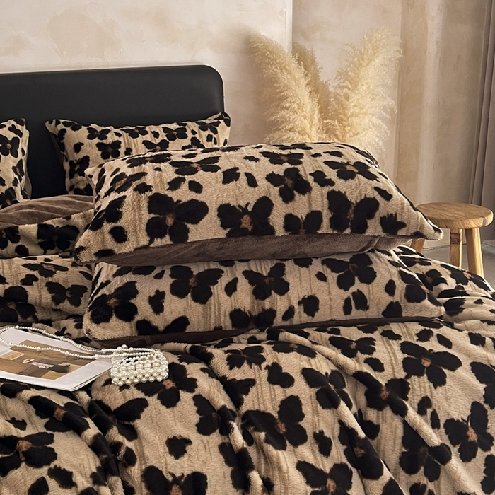 91家纺网 家纺一手货源 找家纺 铠畅家纺 2025新款美拉德风格兔毛绒床单四件套 美拉德-梦蝶咖