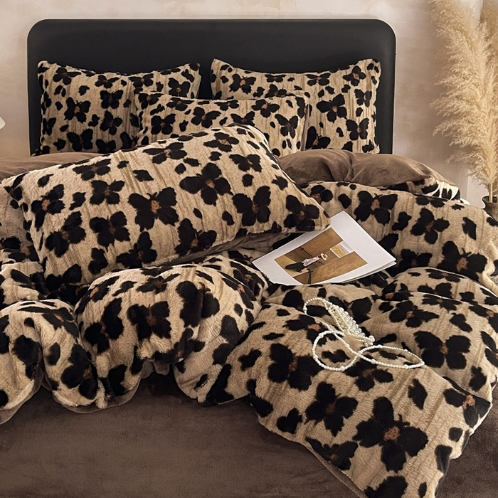 91家纺网 家纺一手货源 找家纺 铠畅家纺 2025新款美拉德风格兔毛绒床单四件套 美拉德-梦蝶咖