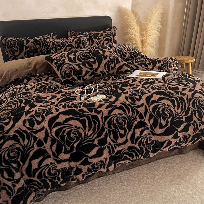 91家纺网 家纺一手货源 找家纺 铠畅家纺 2025新款美拉德风格兔毛绒床单四件套 美拉德-蔷薇之恋