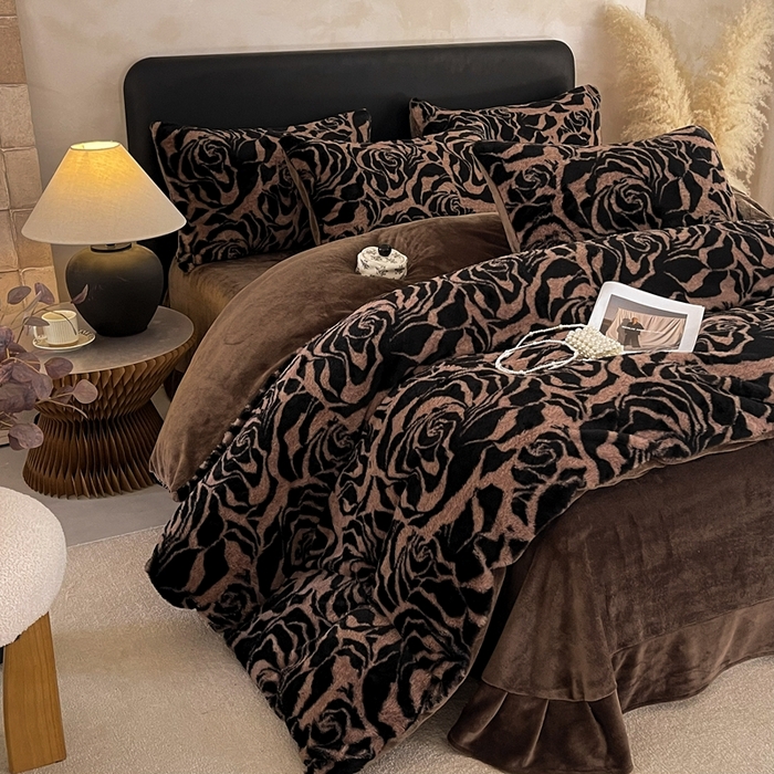 91家纺网 家纺一手货源 找家纺 铠畅家纺 2025新款美拉德风格兔毛绒床单四件套 美拉德-蔷薇之恋