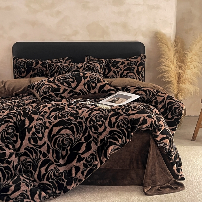 91家纺网 家纺一手货源 找家纺 铠畅家纺 2025新款美拉德风格兔毛绒床单四件套 美拉德-蔷薇之恋