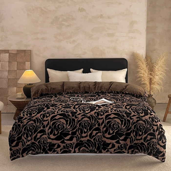 91家纺网 家纺一手货源 找家纺 铠畅家纺 2025新款美拉德风格兔毛绒床单四件套 美拉德-蔷薇之恋