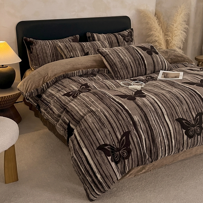 91家纺网 家纺一手货源 找家纺 铠畅家纺 2025新款美拉德风格兔毛绒床单四件套 美拉德-羽蝶