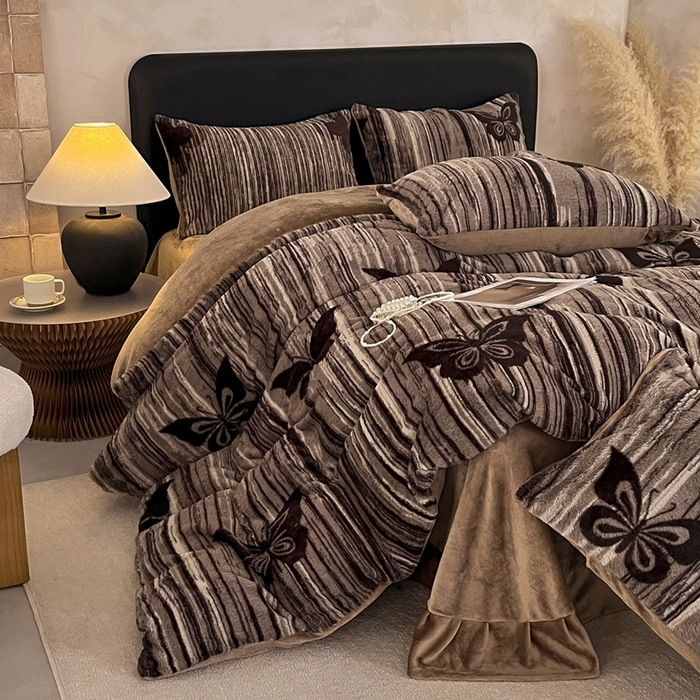 91家纺网 家纺一手货源 找家纺 铠畅家纺 2025新款美拉德风格兔毛绒床单四件套 美拉德-羽蝶