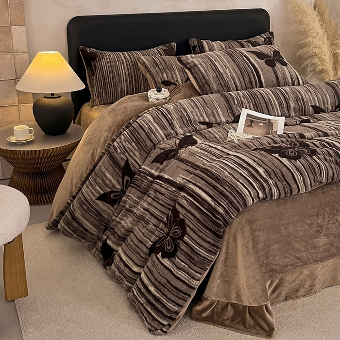 91家纺网 家纺一手货源 找家纺 铠畅家纺 2025新款美拉德风格兔毛绒床单四件套 美拉德-羽蝶