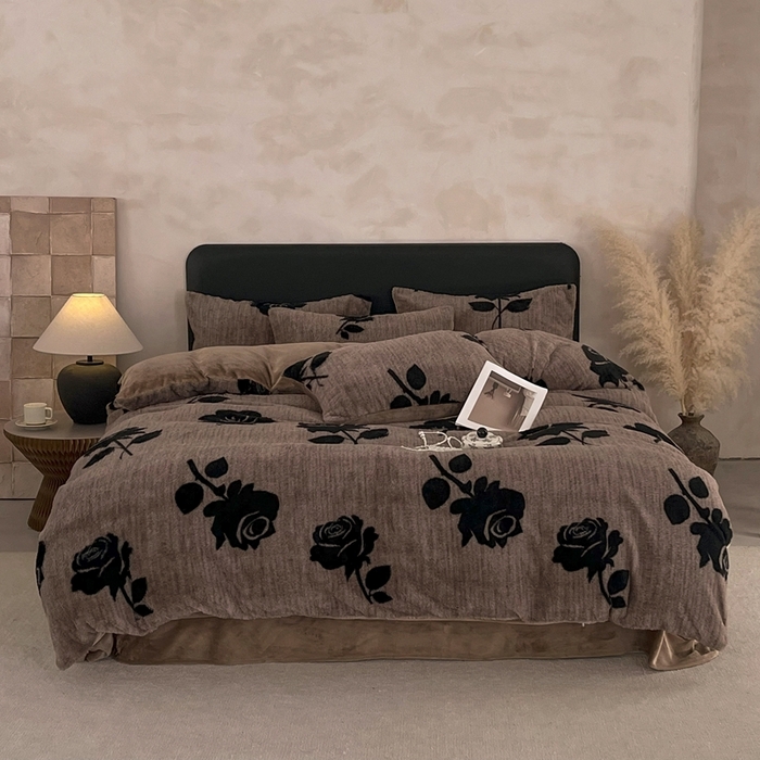 91家纺网 家纺一手货源 找家纺 铠畅家纺 2025新款美拉德风格兔毛绒床单四件套 美拉德-绽放咖