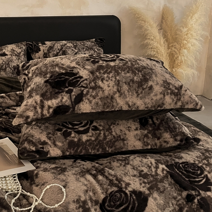 91家纺网 家纺一手货源 找家纺 铠畅家纺 2025新款美拉德风格兔毛绒床单四件套 美拉德-绽放绿