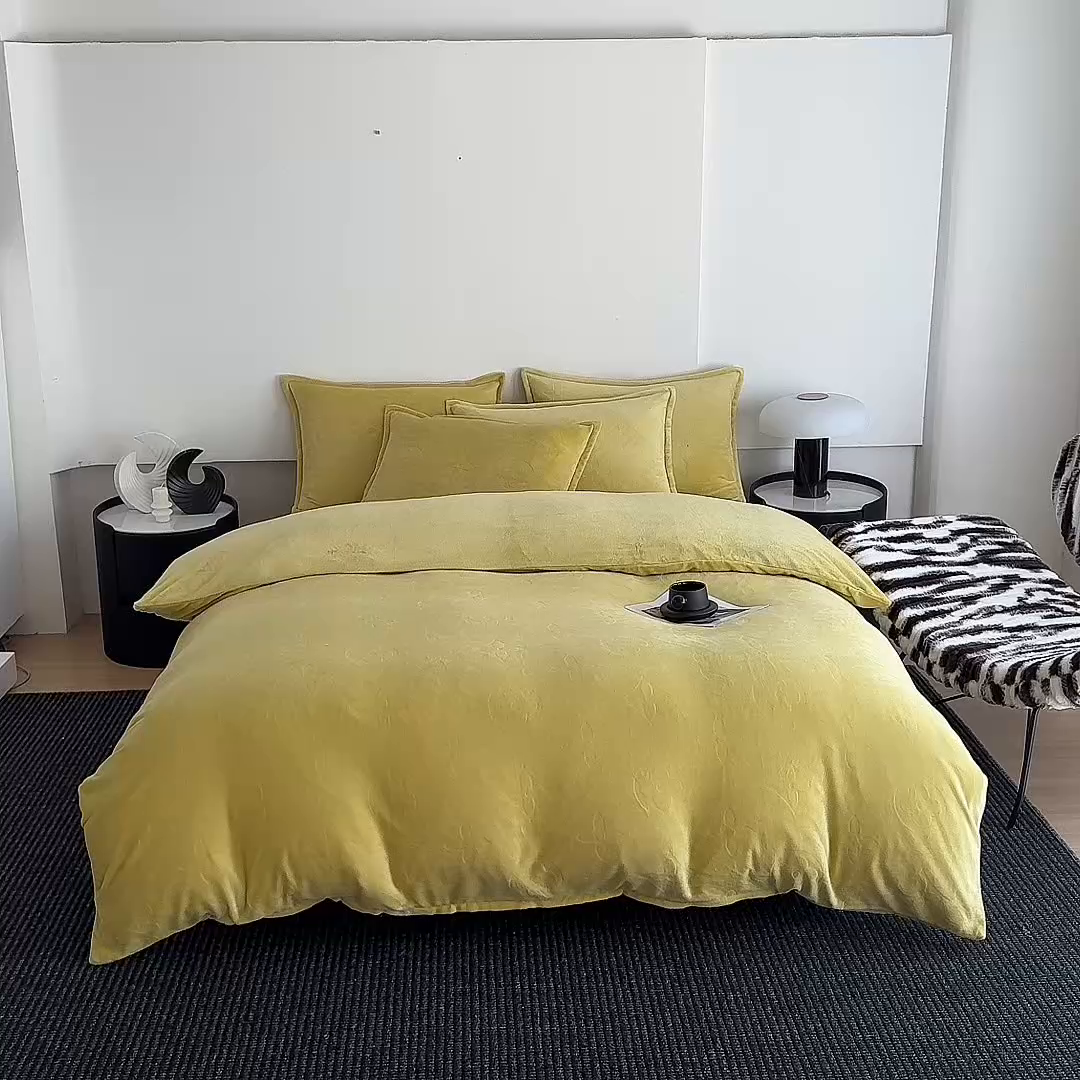 91家纺网 家纺一手货源 找家纺 三悦四季 2025新款200克加厚牛奶绒剪花四件套跨境直播爆款 抹茶绿