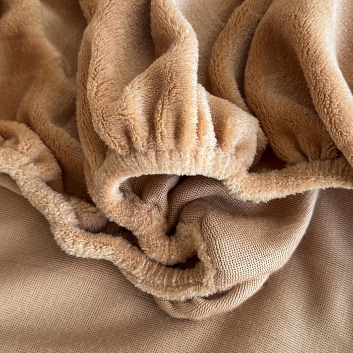 91家纺网 家纺一手货源 找家纺 三悦四季 2025新款200克加厚牛奶绒剪花四件套跨境直播爆款 卡其