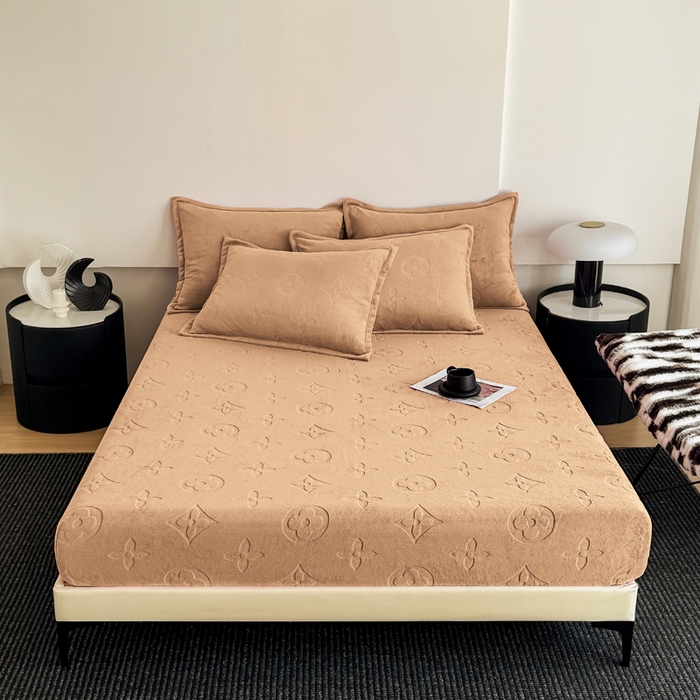 91家纺网 家纺一手货源 找家纺 三悦四季 2025新款200克加厚牛奶绒剪花四件套跨境直播爆款 卡其