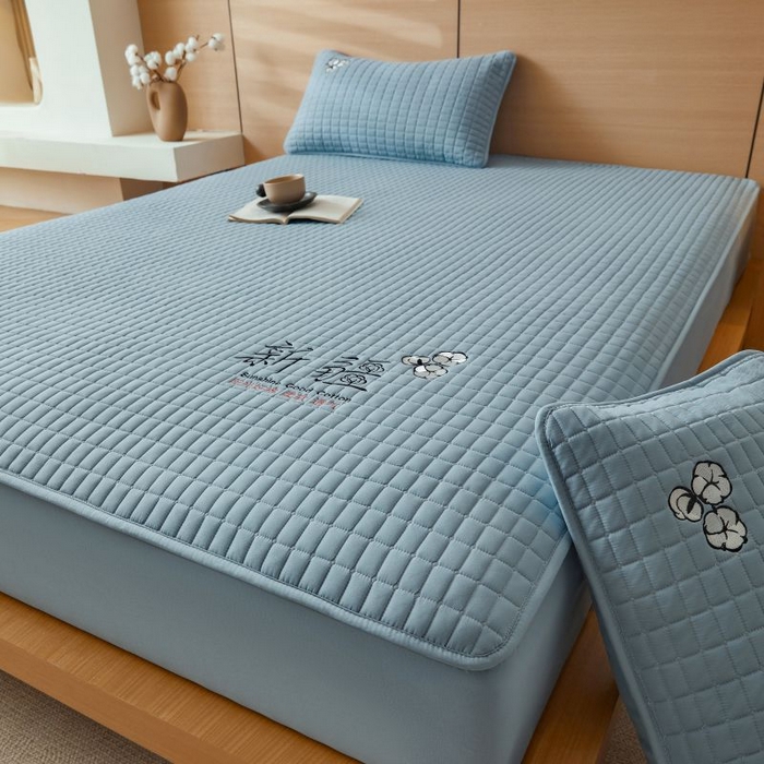 91家纺网 家纺一手货源 找家纺 小禹仔家纺 2025新款刺绣床笠新疆棉花填充-夹棉床笠 海洋蓝