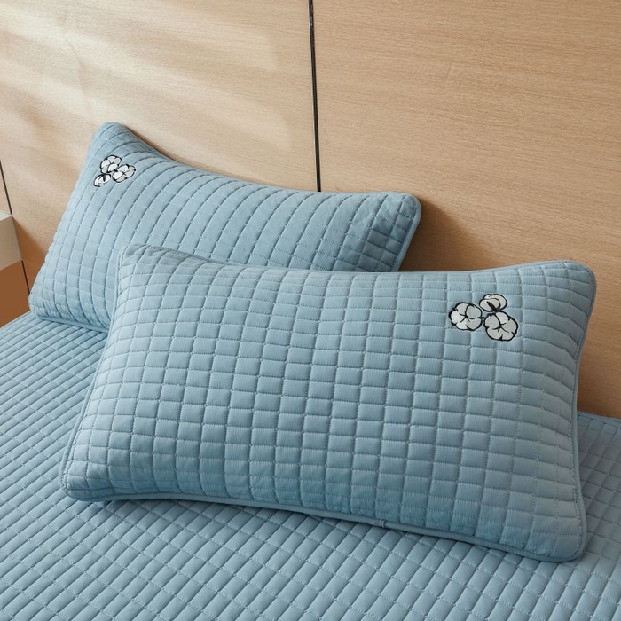 91家纺网 家纺一手货源 找家纺 小禹仔家纺 2025新款刺绣床笠新疆棉花填充-夹棉床笠 海洋蓝