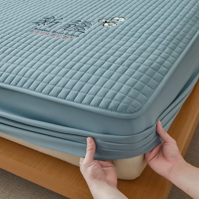 91家纺网 家纺一手货源 找家纺 小禹仔家纺 2025新款刺绣床笠新疆棉花填充-夹棉床笠 海洋蓝