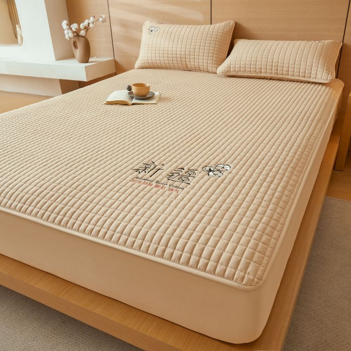 91家纺网 家纺一手货源 找家纺 小禹仔家纺 2025新款刺绣床笠新疆棉花填充-夹棉床笠 奶油咖