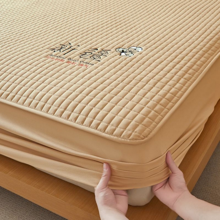 91家纺网 家纺一手货源 找家纺 小禹仔家纺 2025新款刺绣床笠新疆棉花填充-夹棉床笠 奶油咖