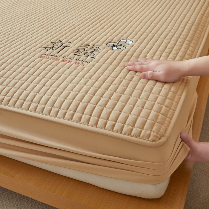 91家纺网 家纺一手货源 找家纺 小禹仔家纺 2025新款刺绣床笠新疆棉花填充-夹棉床笠 奶油咖