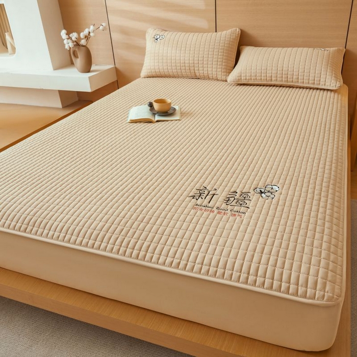 91家纺网 家纺一手货源 找家纺 小禹仔家纺 2025新款刺绣床笠新疆棉花填充-夹棉床笠 奶油咖