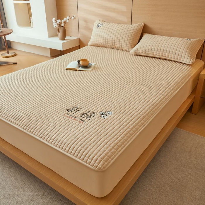 91家纺网 家纺一手货源 找家纺 小禹仔家纺 2025新款刺绣床笠新疆棉花填充-夹棉床笠 奶油咖