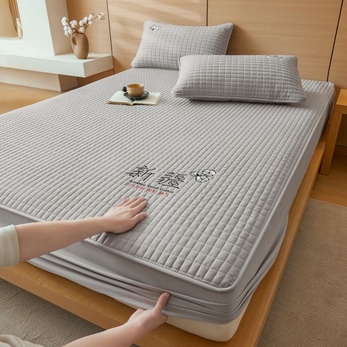 91家纺网 家纺一手货源 找家纺 小禹仔家纺 2025新款刺绣床笠新疆棉花填充-夹棉床笠 星辰灰