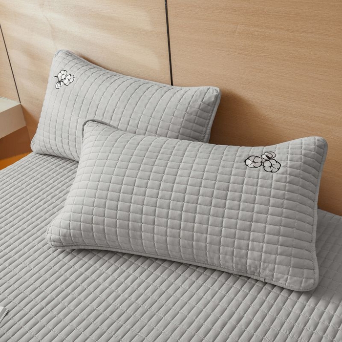 91家纺网 家纺一手货源 找家纺 小禹仔家纺 2025新款刺绣床笠新疆棉花填充-夹棉床笠 星辰灰