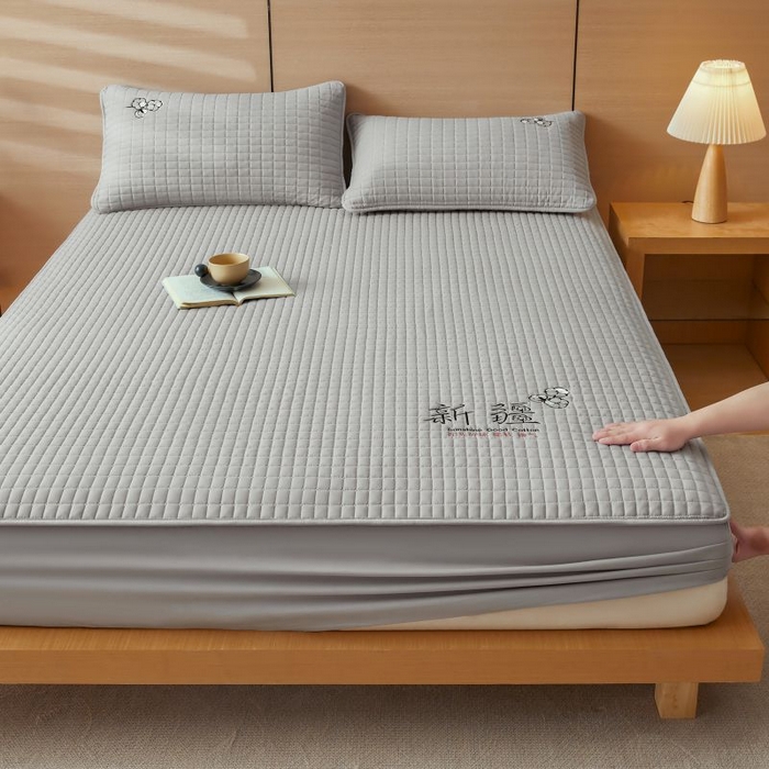 91家纺网 家纺一手货源 找家纺 小禹仔家纺 2025新款刺绣床笠新疆棉花填充-夹棉床笠 星辰灰