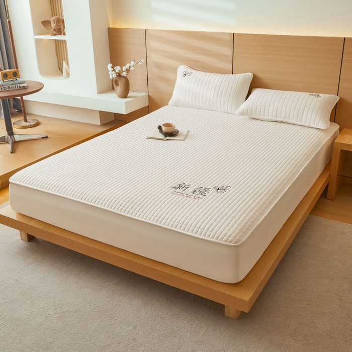 91家纺网 家纺一手货源 找家纺 小禹仔家纺 2025新款刺绣床笠新疆棉花填充-夹棉床笠 云朵白