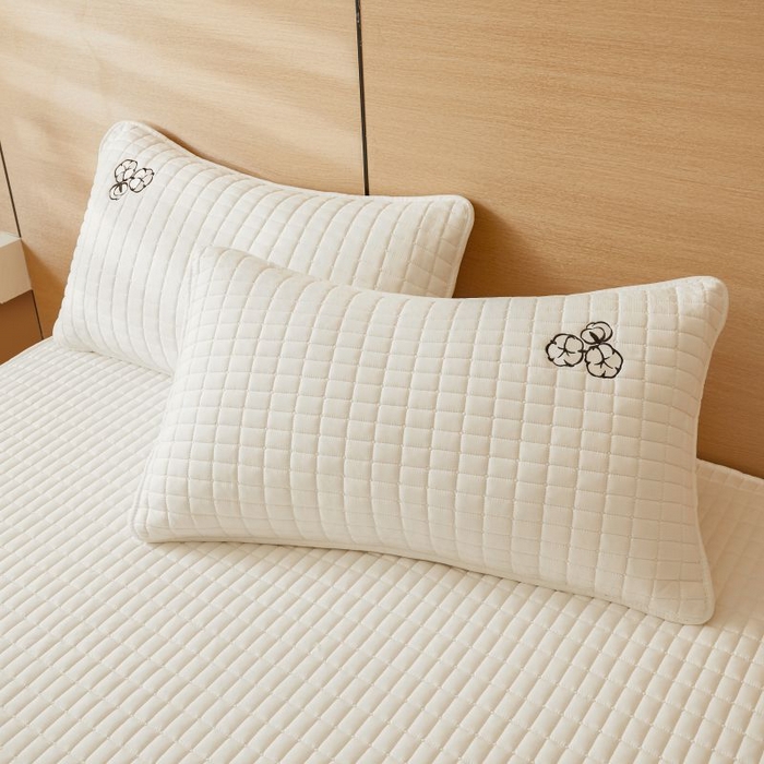 91家纺网 家纺一手货源 找家纺 小禹仔家纺 2025新款刺绣床笠新疆棉花填充-夹棉床笠 云朵白