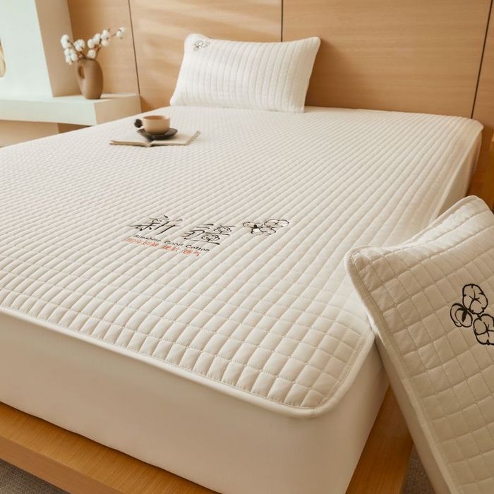 91家纺网 家纺一手货源 找家纺 小禹仔家纺 2025新款刺绣床笠新疆棉花填充-夹棉床笠 云朵白