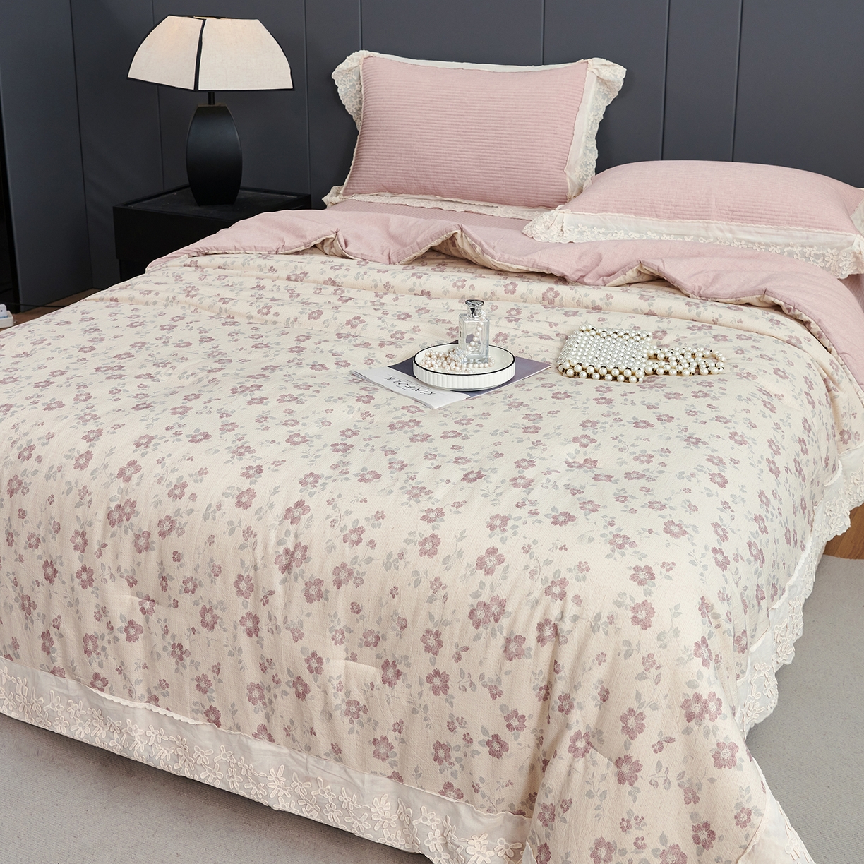 91家纺网 家纺一手货源 找家纺 优希家纺 2025新款暮悠棉麻多功能春秋被四件套 花雾柔