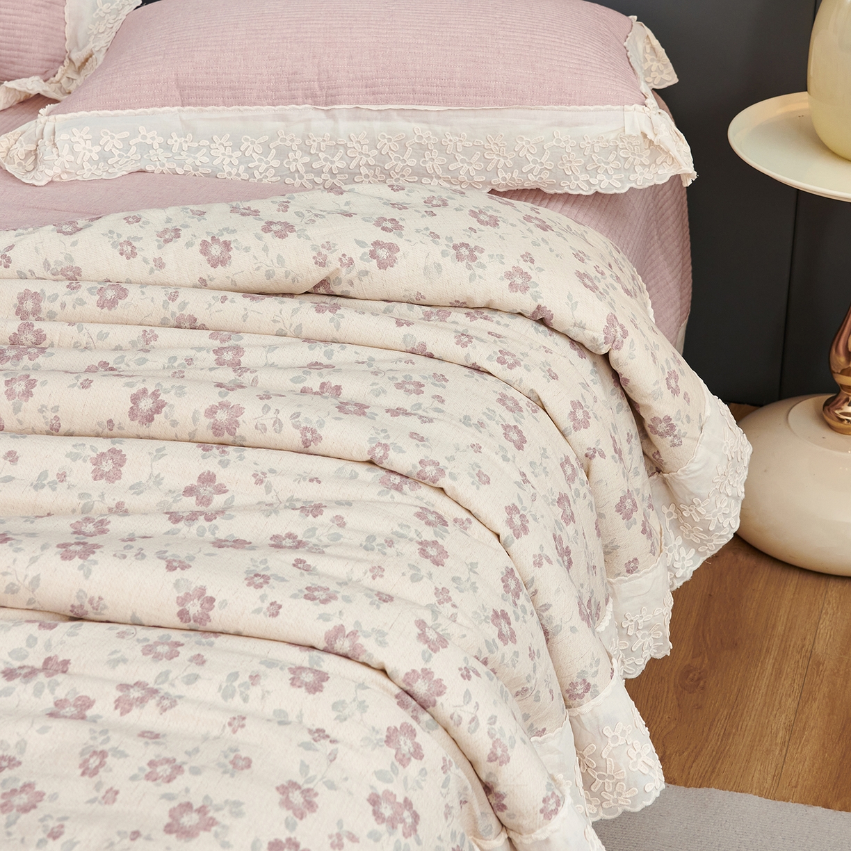 91家纺网 家纺一手货源 找家纺 优希家纺 2025新款暮悠棉麻多功能春秋被四件套 花雾柔